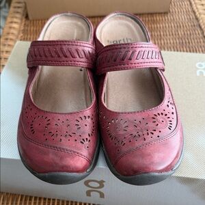 Earth Women's Burgundy Leather Mules